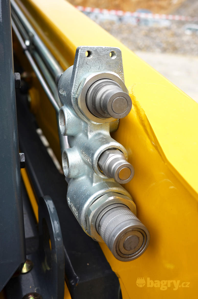 Kombo hydraulických rychlospojek na výložníku