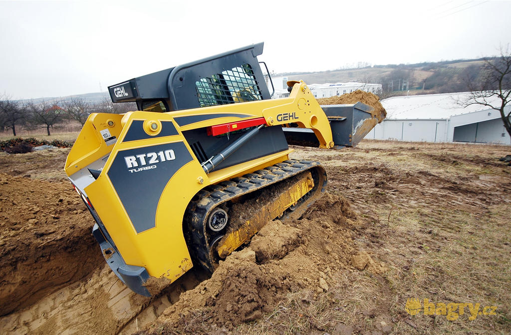 Nakladač Gehl RT 210