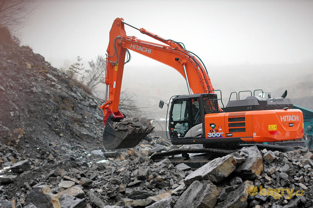 Hitachi ZX300LC-6: Recenze