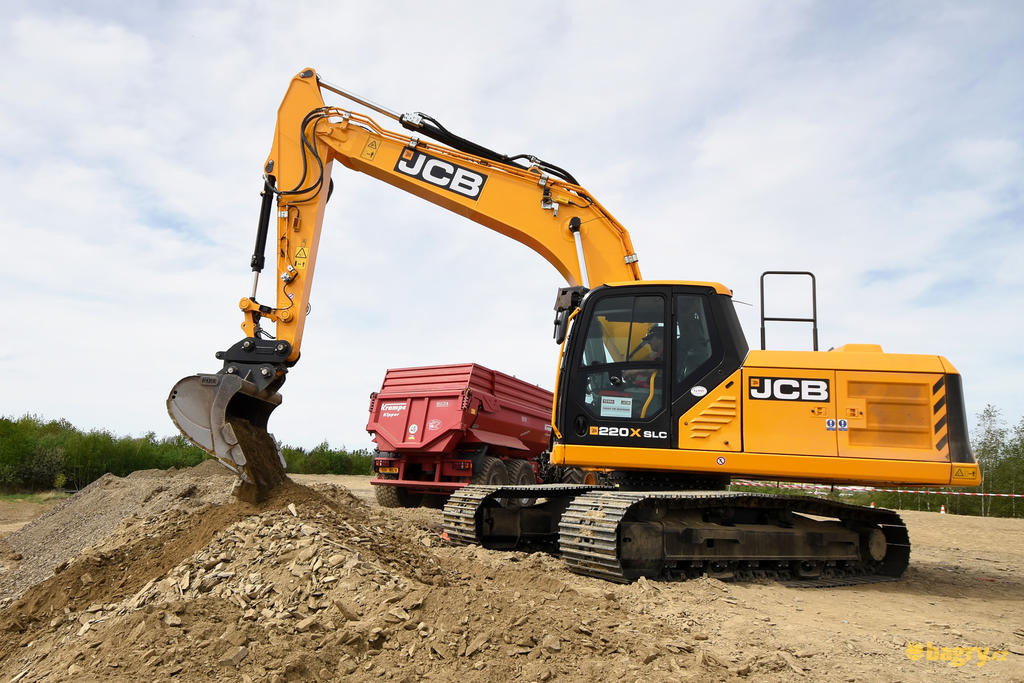 01. Pásové rypadlo JCB 220X SLC na JCB X-DAYS 2019 v lomu Chomutovice