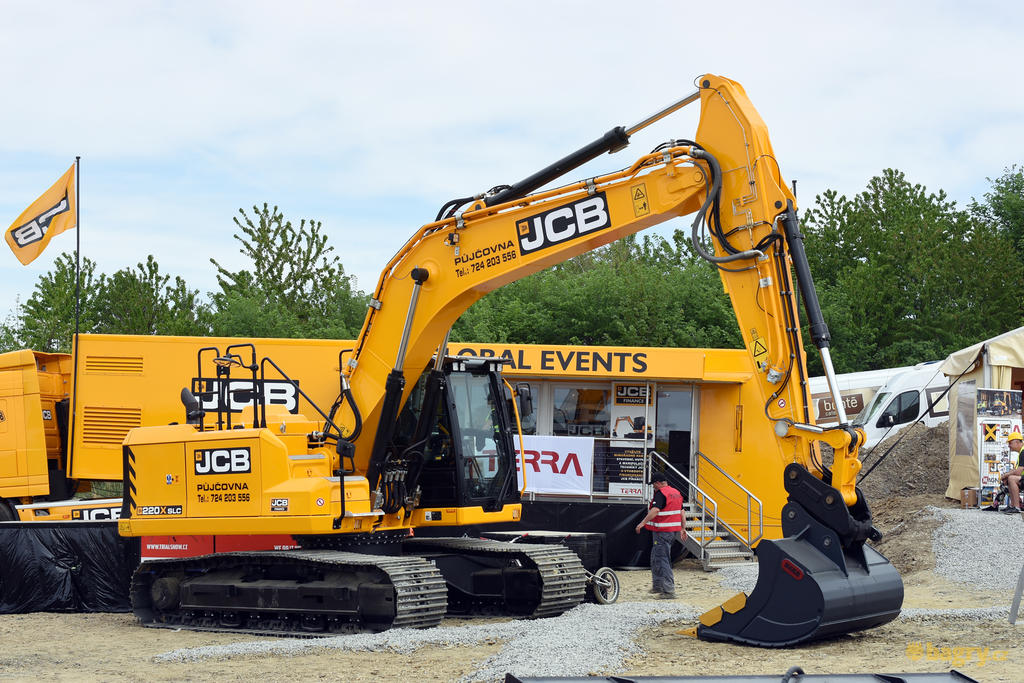 03. Další JCB 220X SLC z půjčovny firmy Terramet