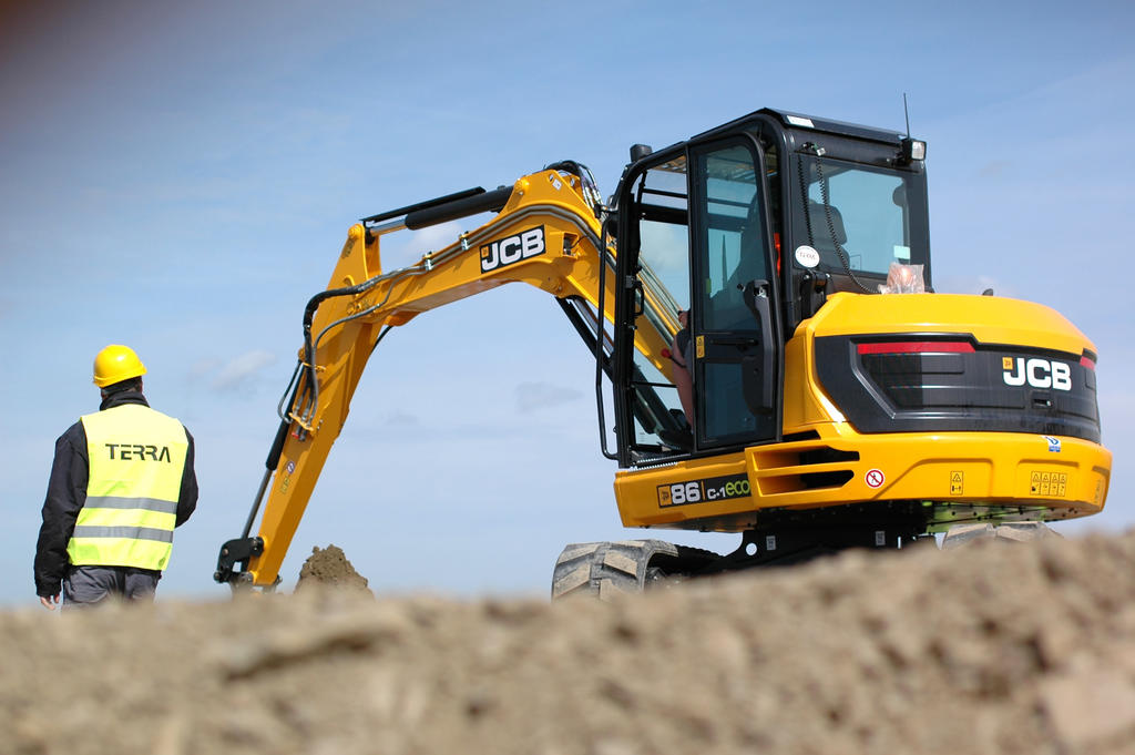 05. Pásové midirypadlo JCB 86C-1