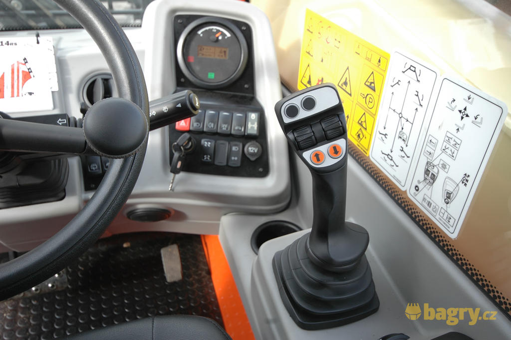 14. Multifunkční joystick