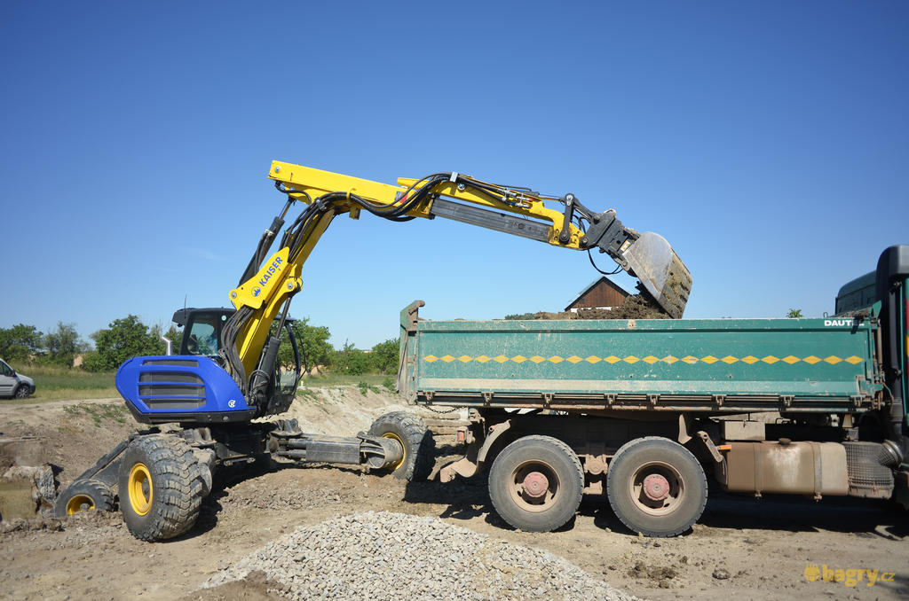 08. Kaiser S10 HP nakládá Tatru T-815