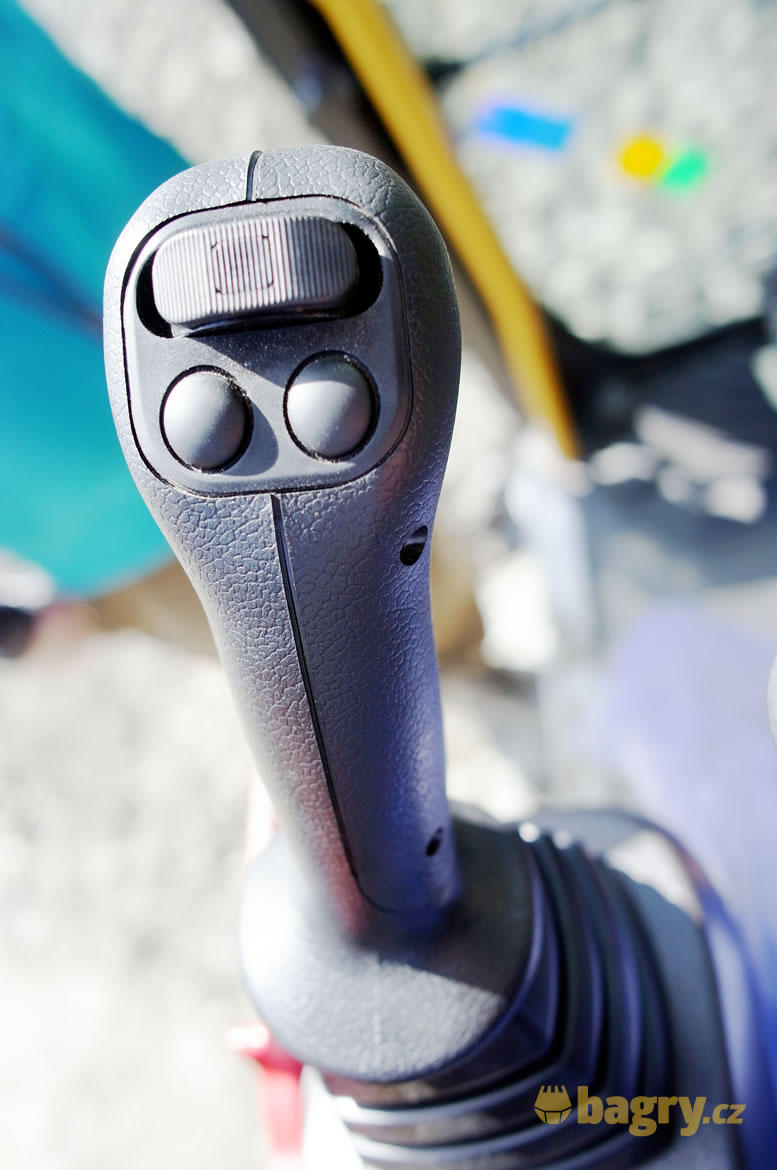 Levý joystick