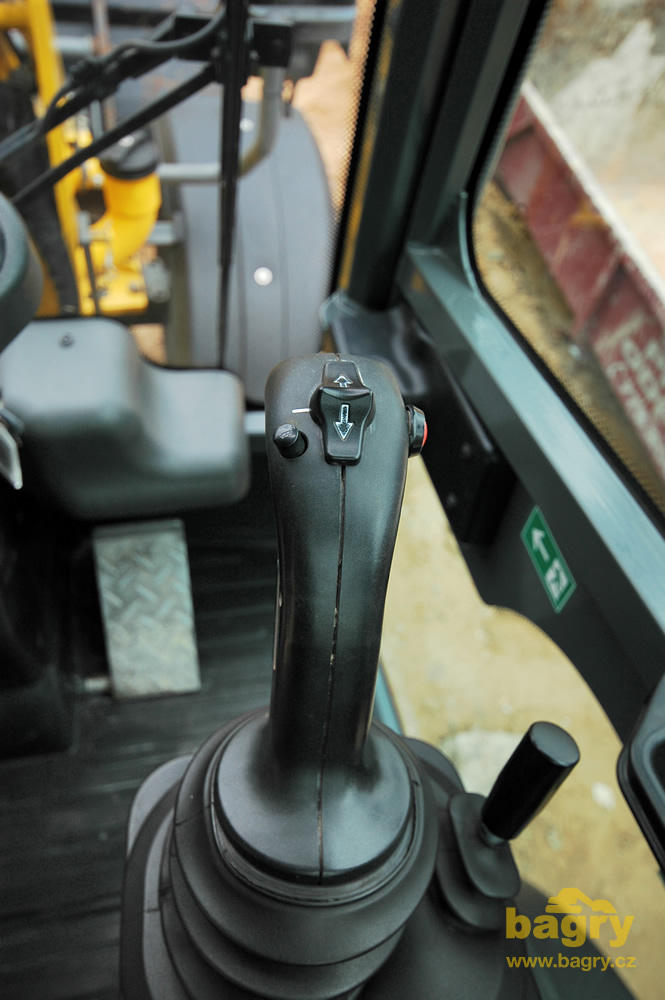 Joystick nakládacího zařízení