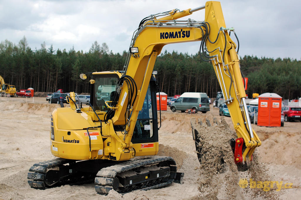 04. Komatsu PC88MR-10