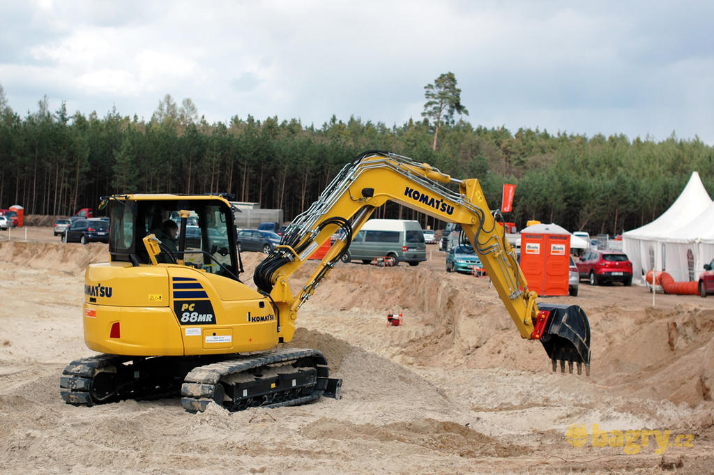 05. Komatsu PC88MR-10