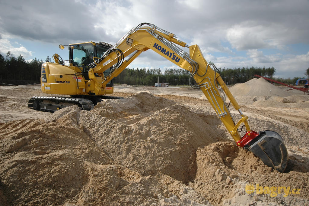 06. Komatsu PC88MR-10