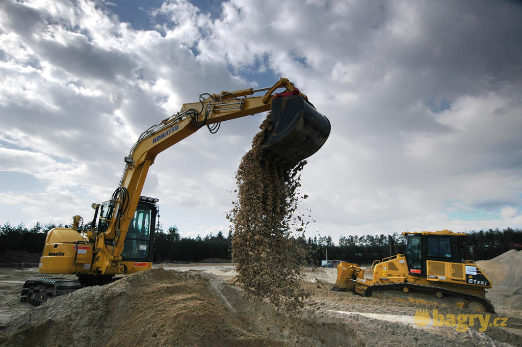 08. Komatsu PC88MR-10