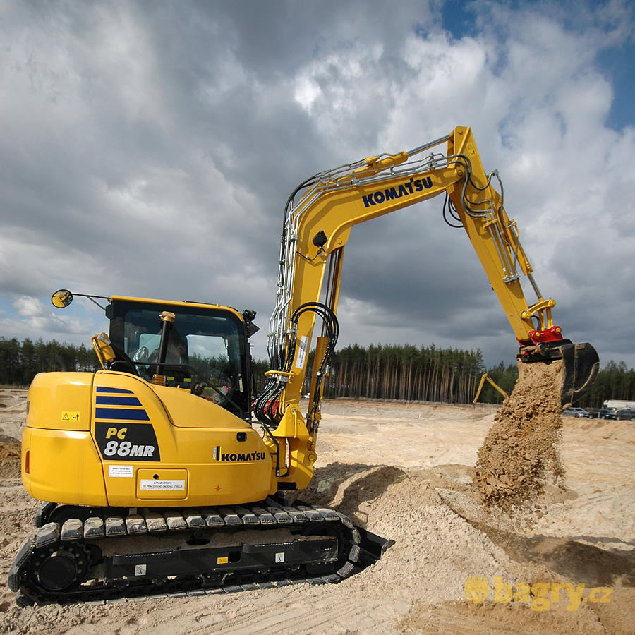 09. Komatsu PC88MR-10