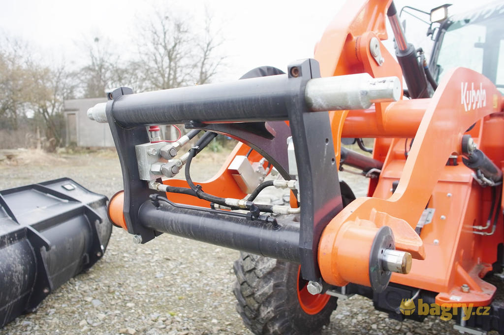 Hydraulický rychloupínač nakladače Kubota R085