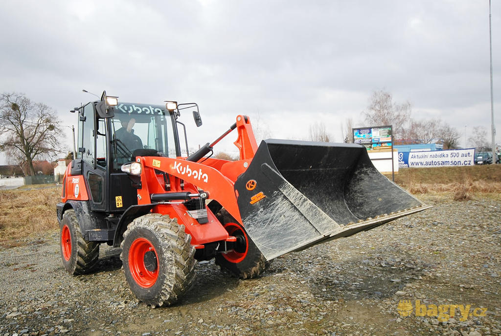 Kolový nakladač Kubota R085