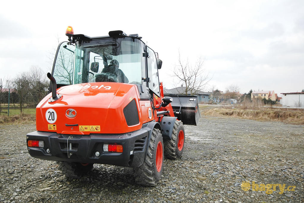 Záď kolového nakladače Kubota R085