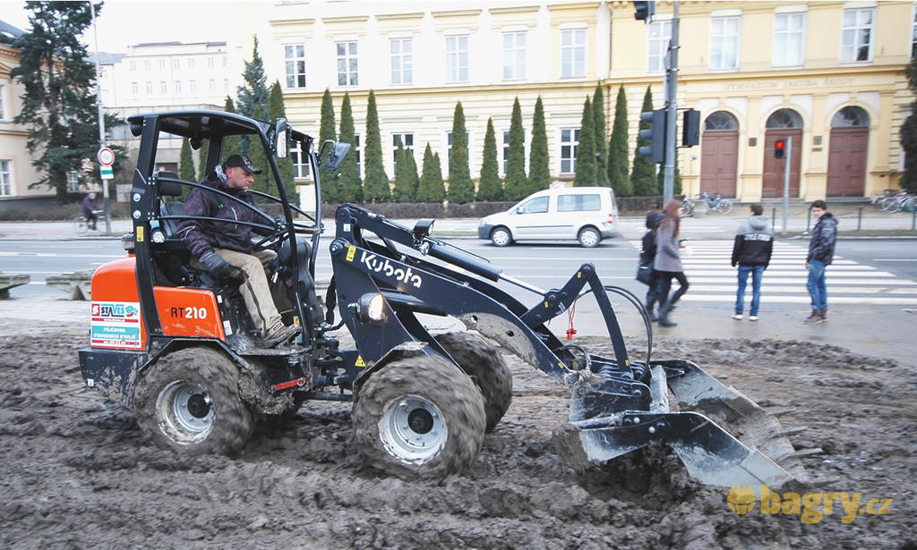 Kubota RT 210: Bugina do bláta i terénu