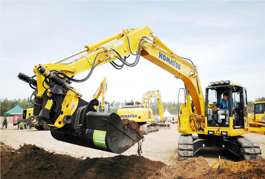 Lehké pásové rypadlo Komatsu PC138US-10: Práce všeho druhu v jednom pruhu