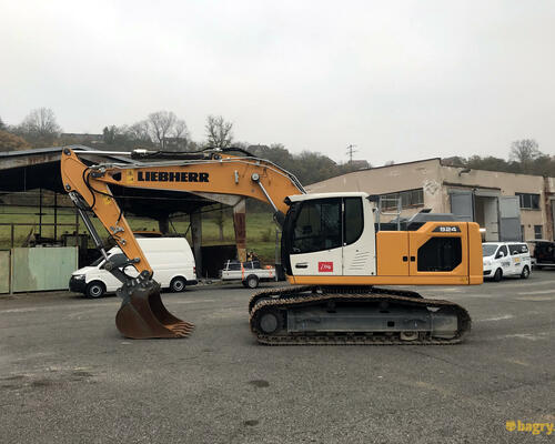 02. Pásové rypadlo Liebherr R924-8