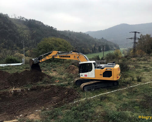 45. Liebherr R924 při práci