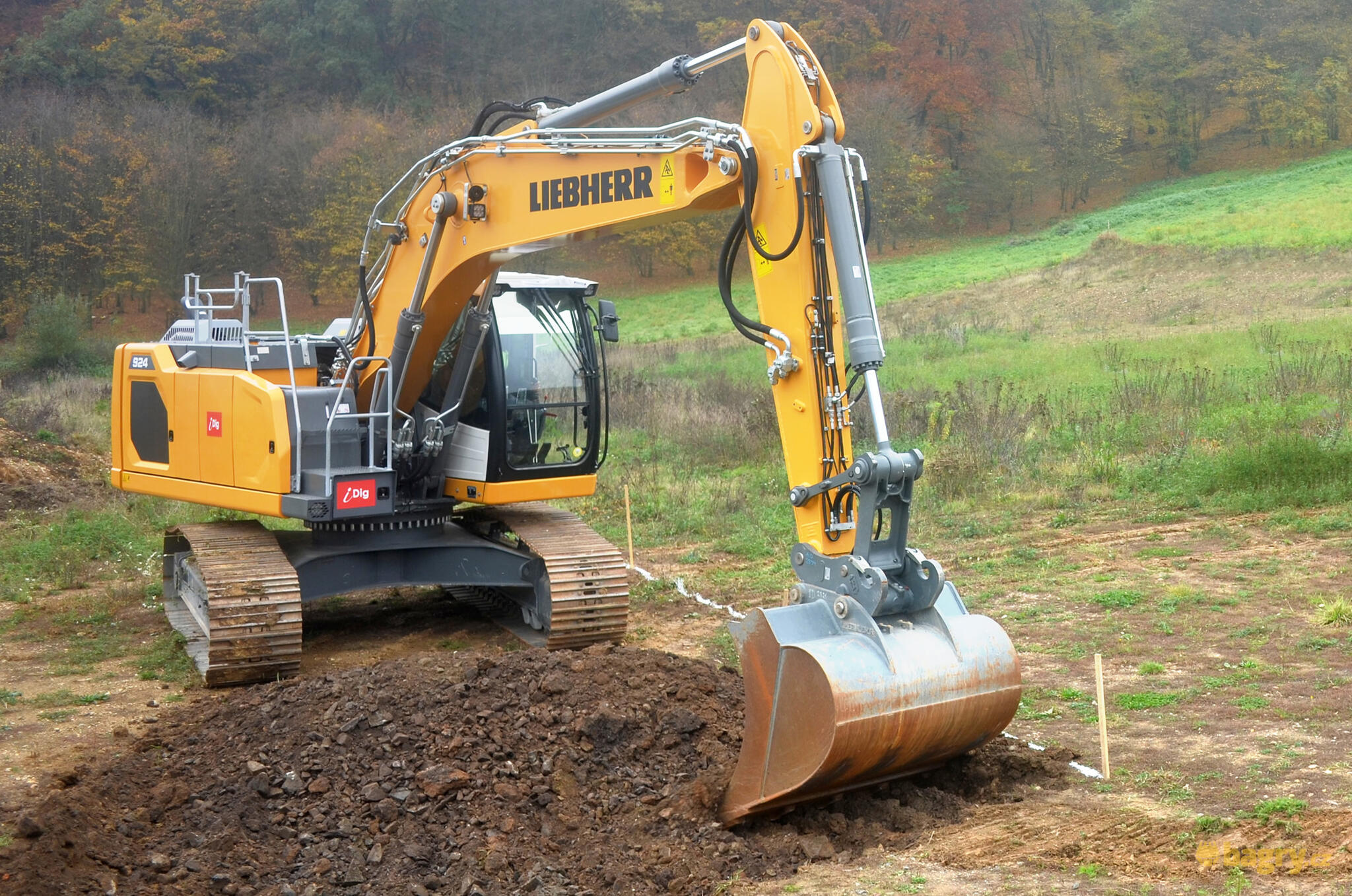 Pásové rypadlo Liebherr R924