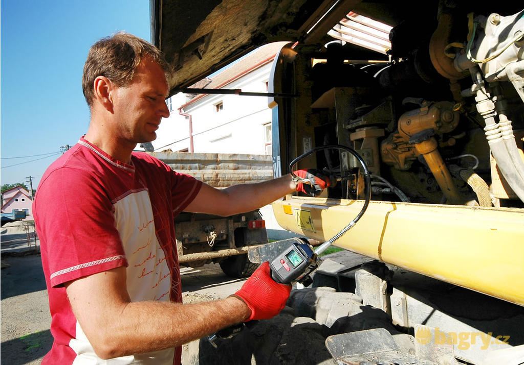 Lincoln Power-Luber 20 V Li-Ion: Když svaly strojníků šetří akumulátor