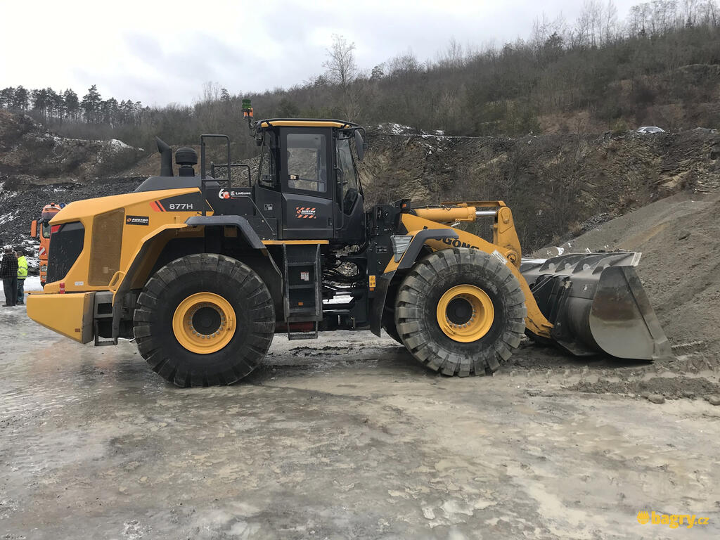 02. Nakladač LiuGong 877H