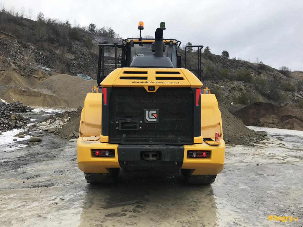 04. Nakladač LiuGong 877H