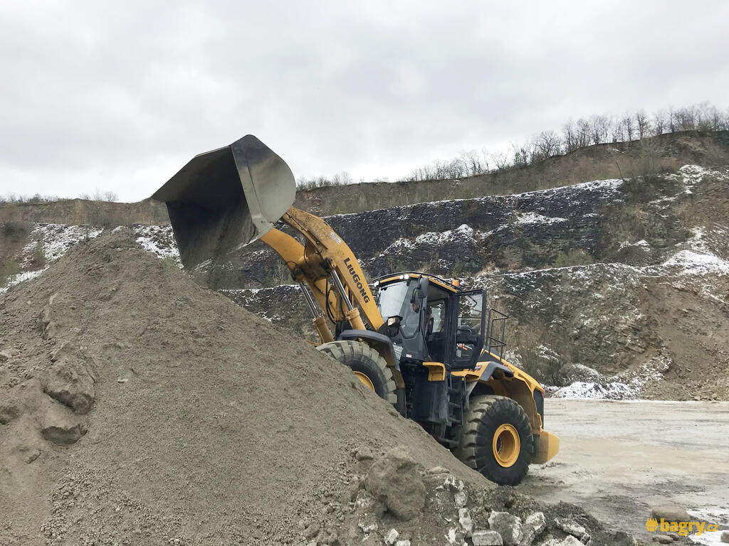 23. Nakladač LiuGong 877H
