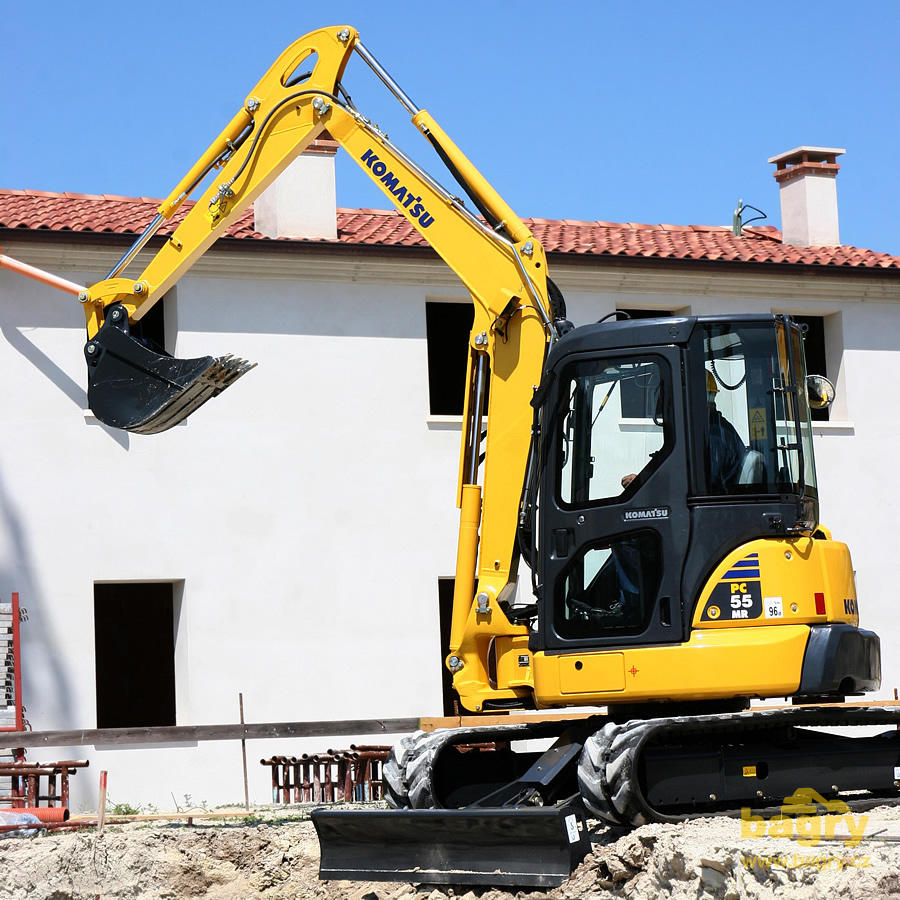 Minirypadlo Komatsu PC55MR-3: Malý velký kliďas