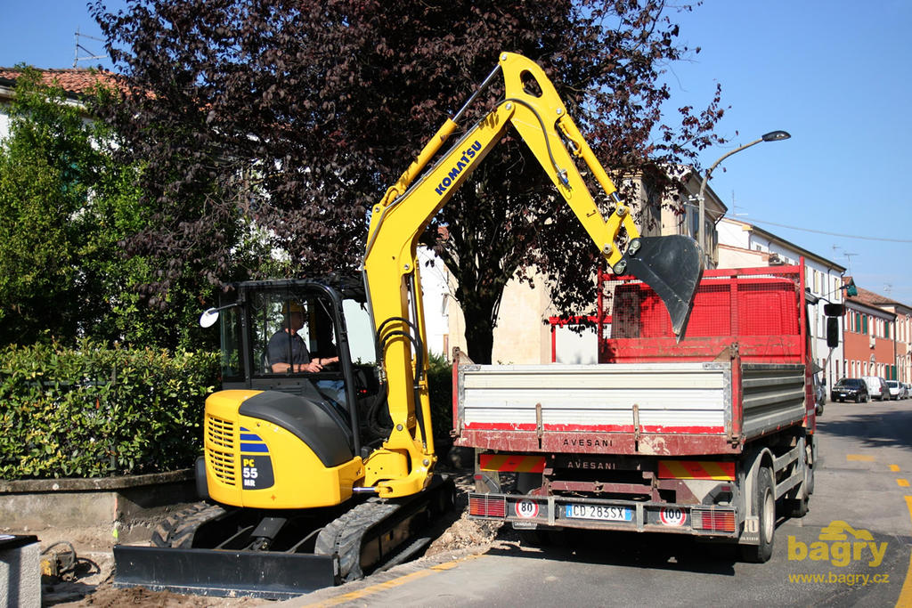 Komatsu PC55MR-3 - ilustrační foto