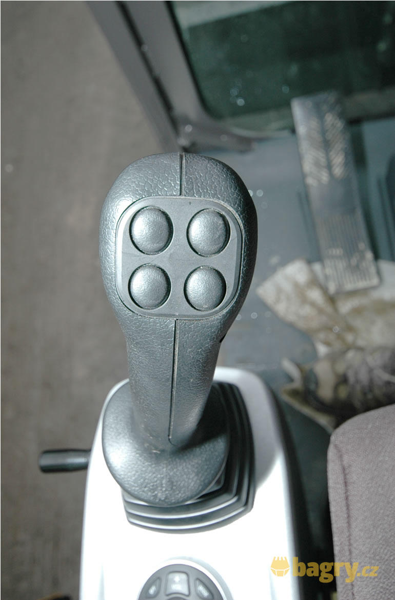 Levý joystick