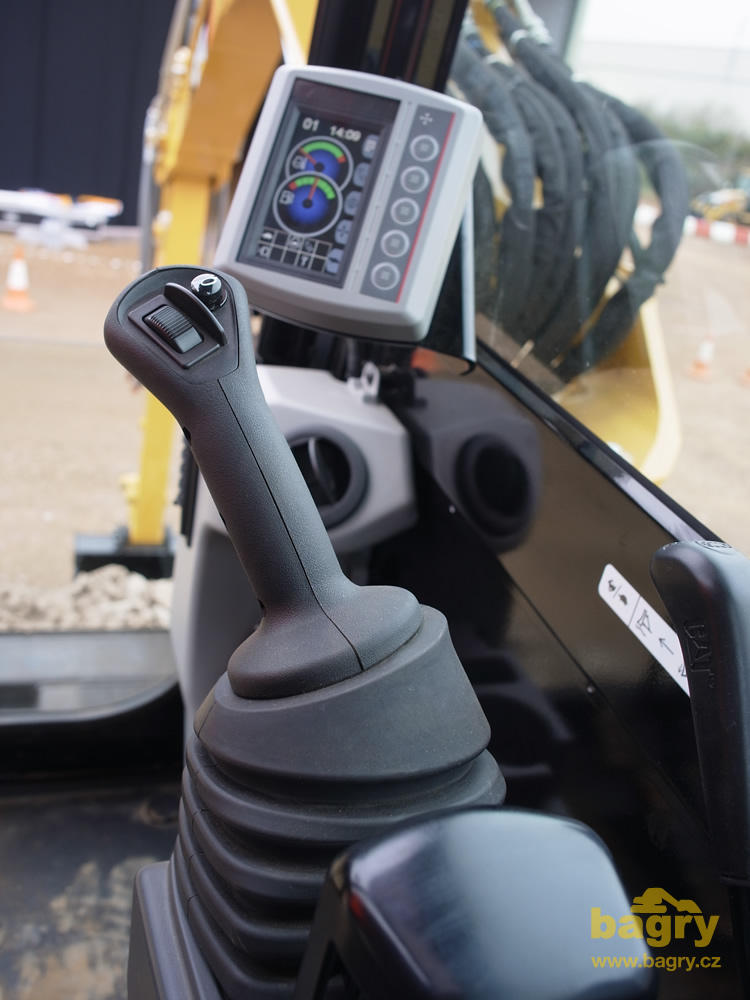 Pravý ovládací joystick