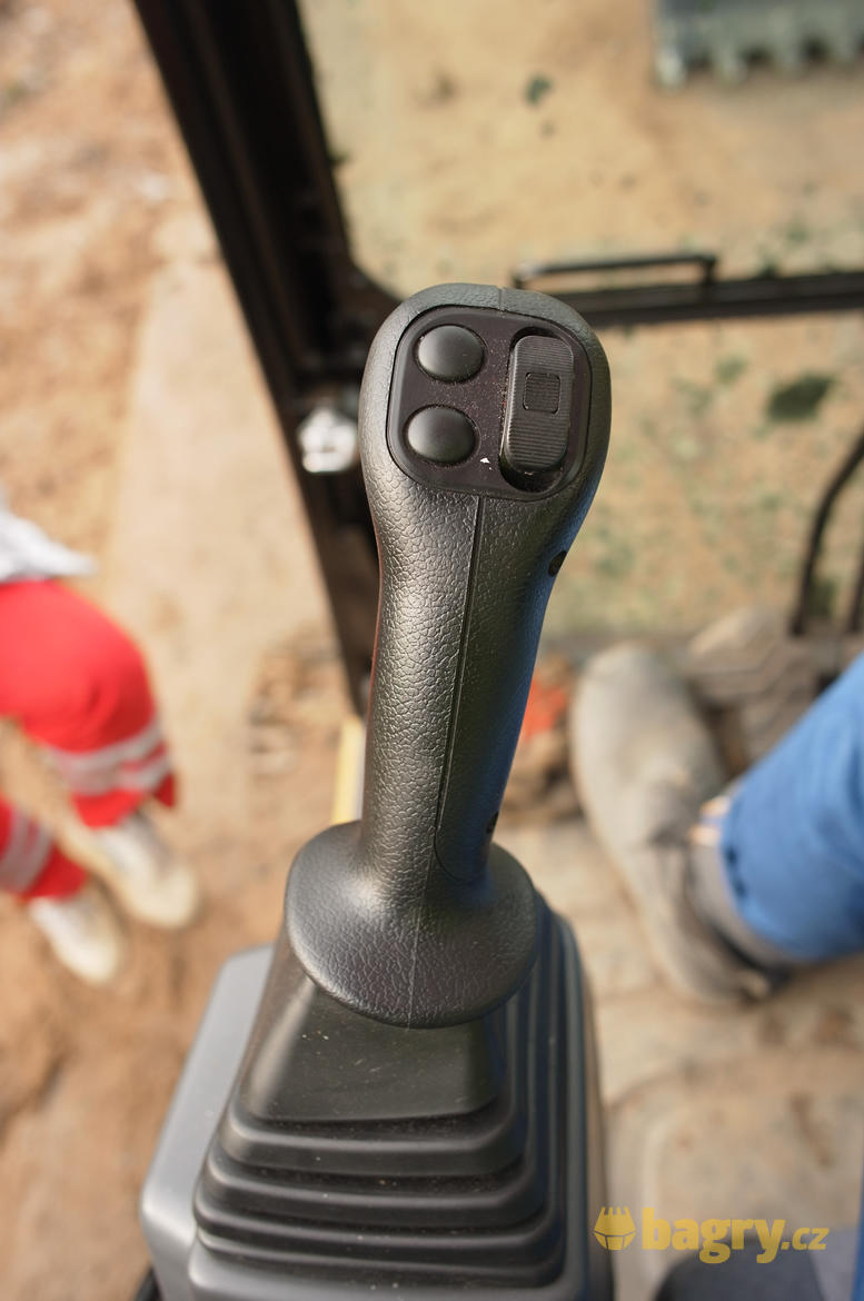 Levý joystick