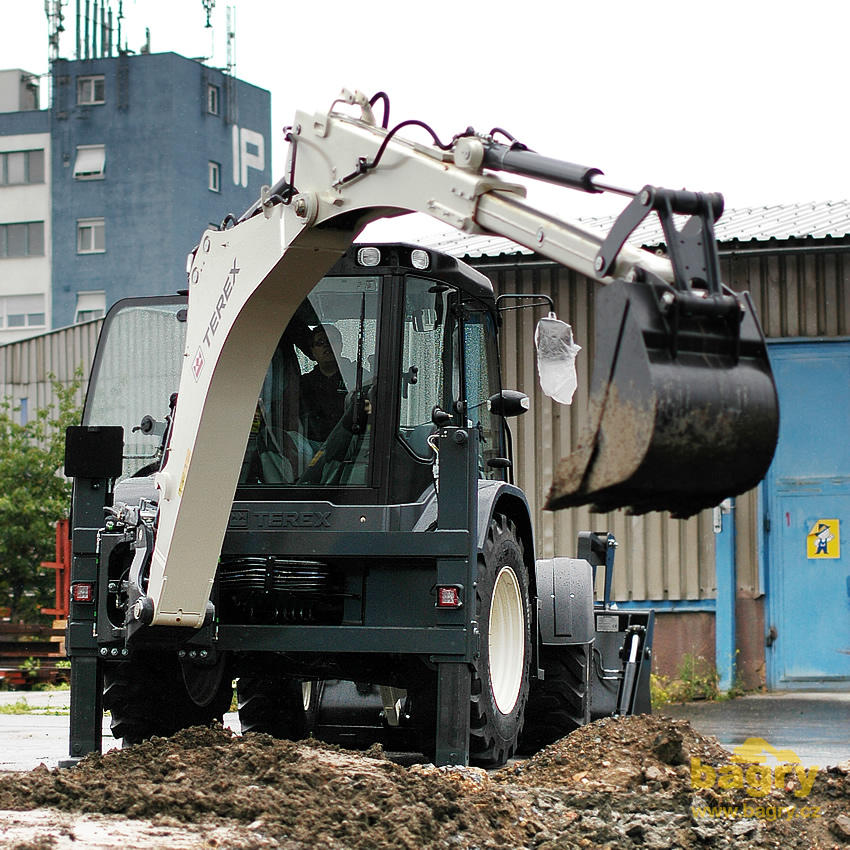 Rypadlonakladač Terex TLB890: Nová generace, nová dimenze