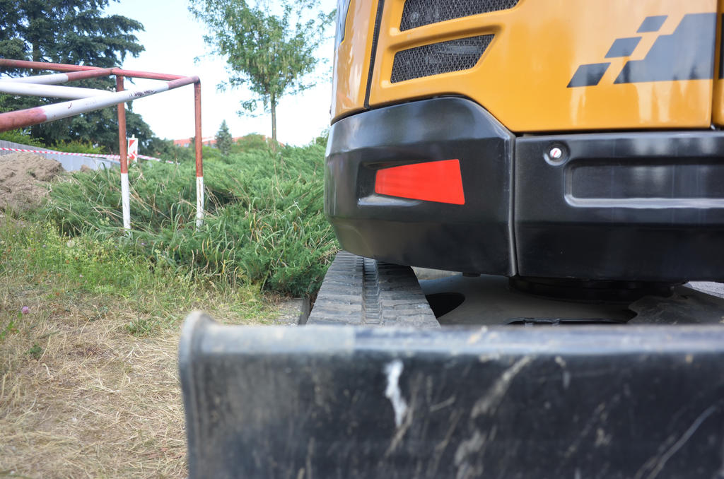 12. Nulový přesah zádi minirypadla Sany SY35U