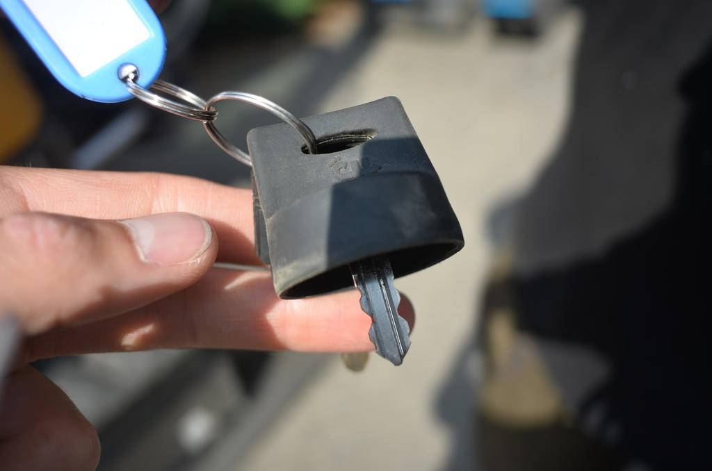37. Pásové minirypadlo Sany SY35U používá systém jednoho klíče