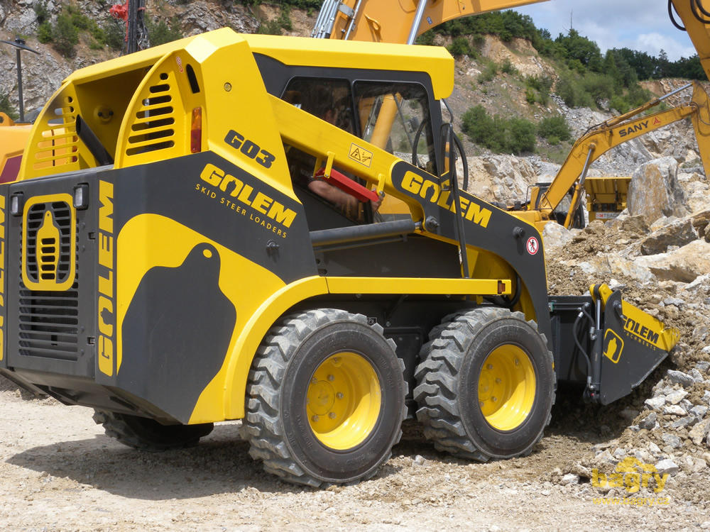 Golem G03 s lopatou 4v1