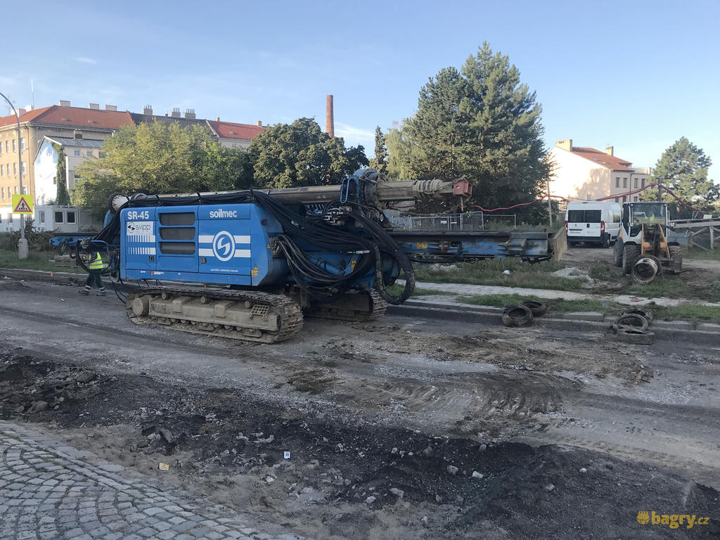 02. Vrtná souprava Soilmec SR-45...