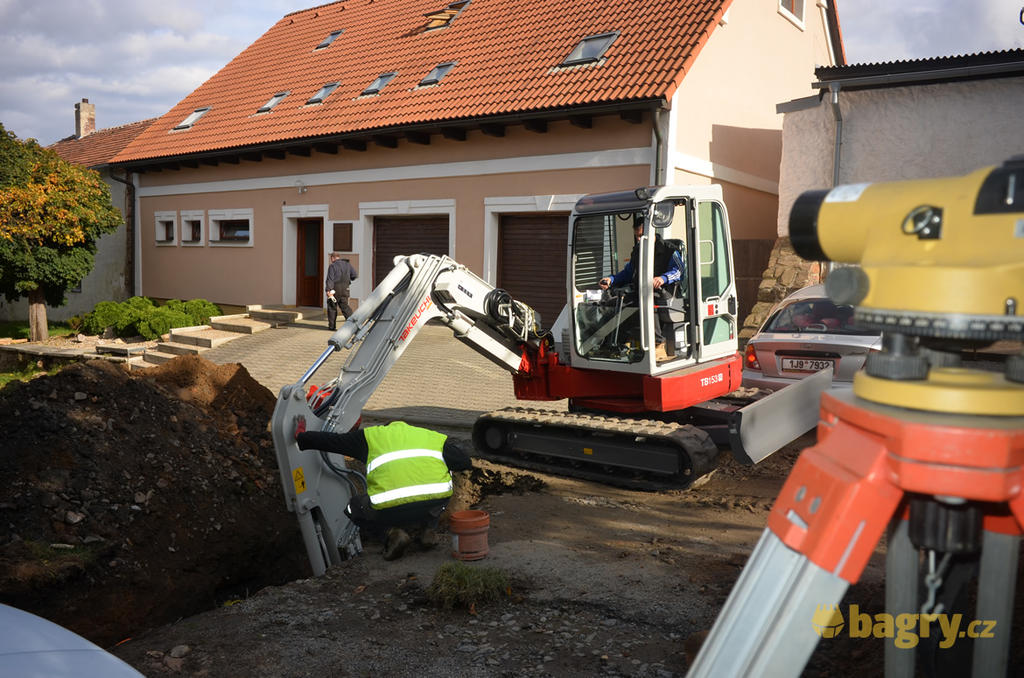 06. Takeuchi TB153FR