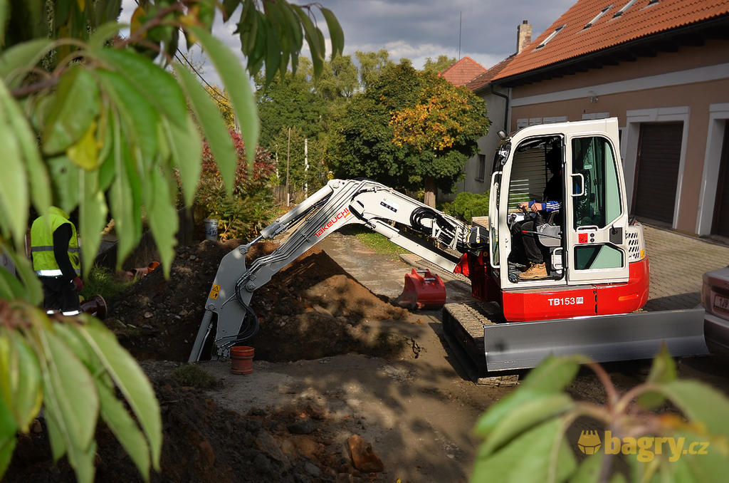 Takeuchi TB153FR: Recenze