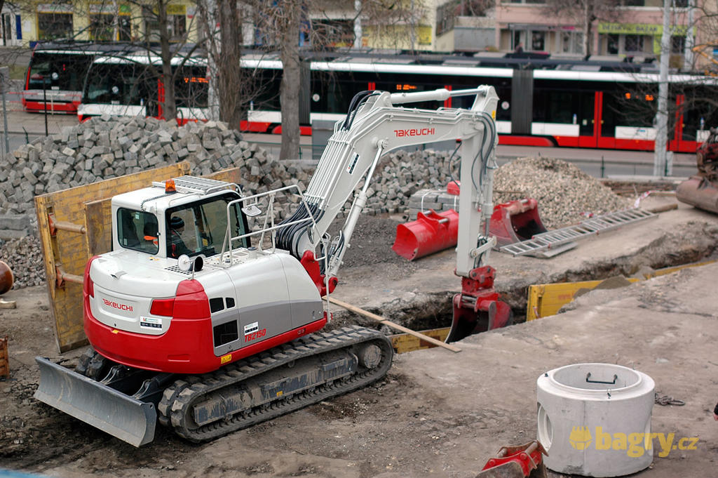 Takeuchi TB2150: Recenze