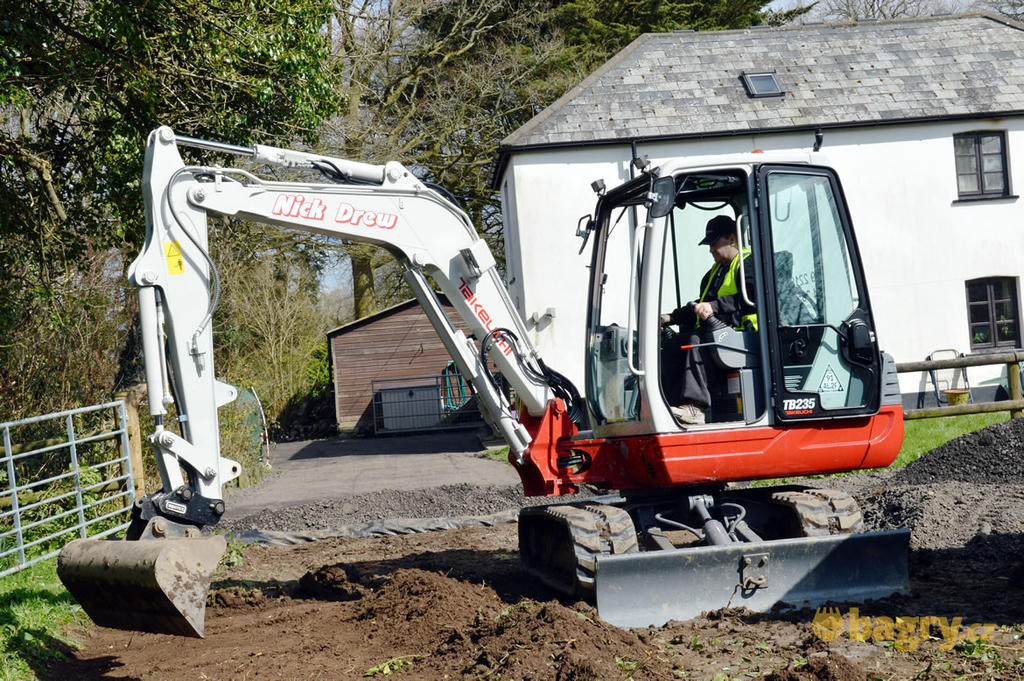 Nick Drew v Takeuchi TB235