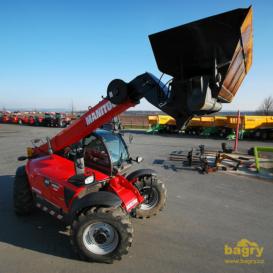 Teleskopický manipulátor Manitou MT 835: Velký stavař v malém pojetí