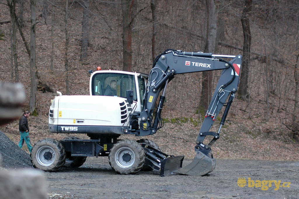 02. Terex TW95 z pravé strany