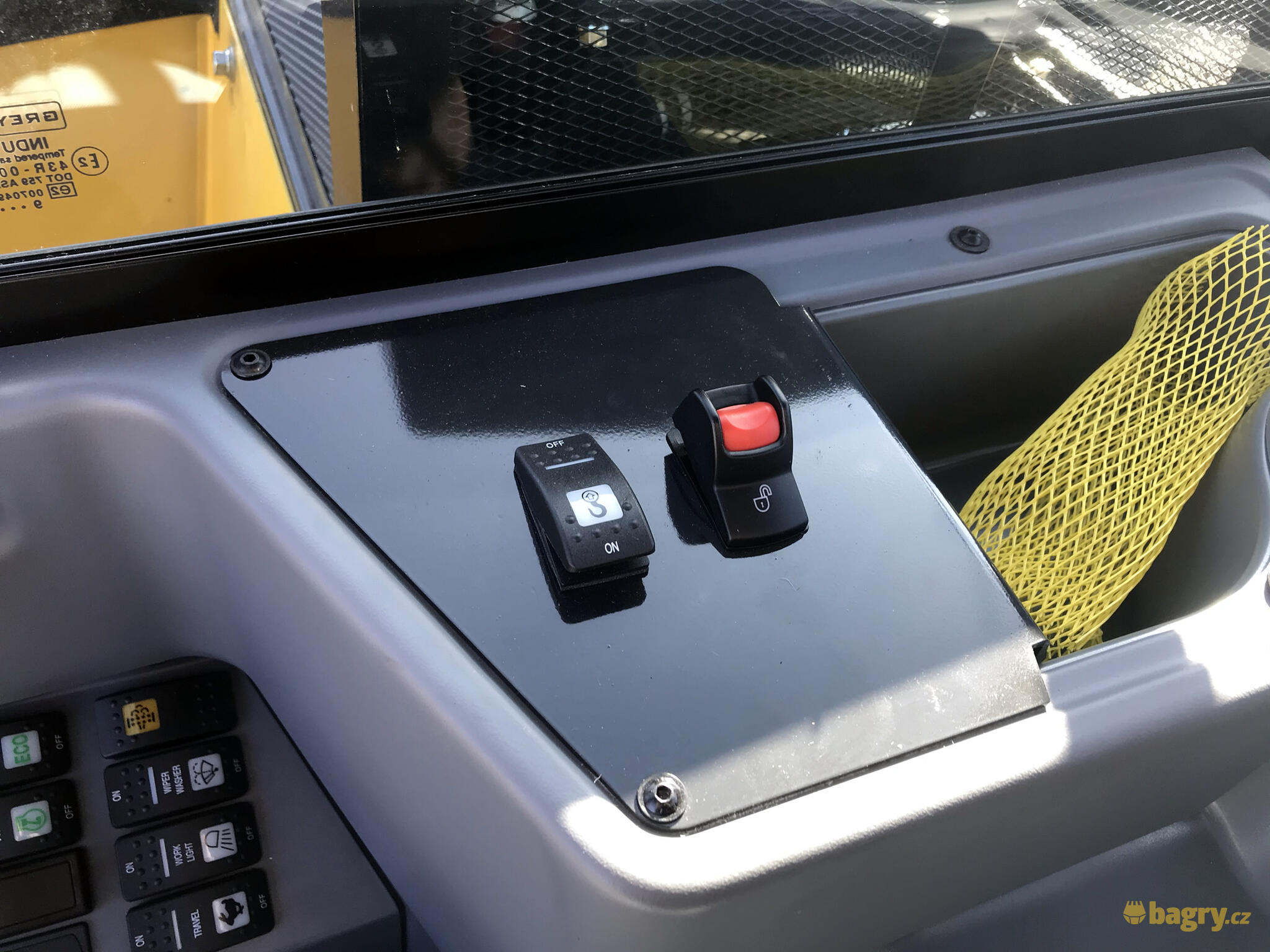 10. Zapínání signalizace přetížení a ovládání hydraulického upínače