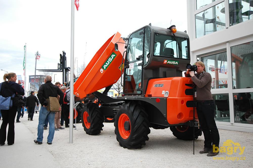 Kompaktní kolový dempr Ausa D 600 APG