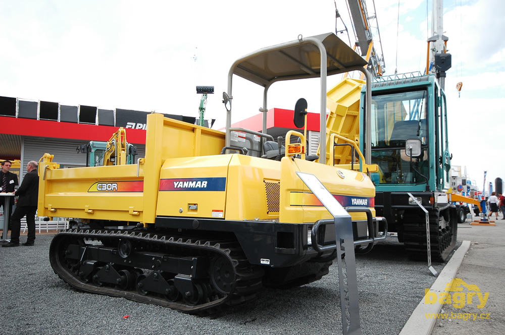 Kompaktní pásový dempr Yanmar C30R-2B