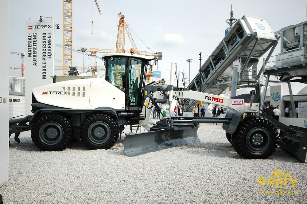 Grejdr Terex TG180