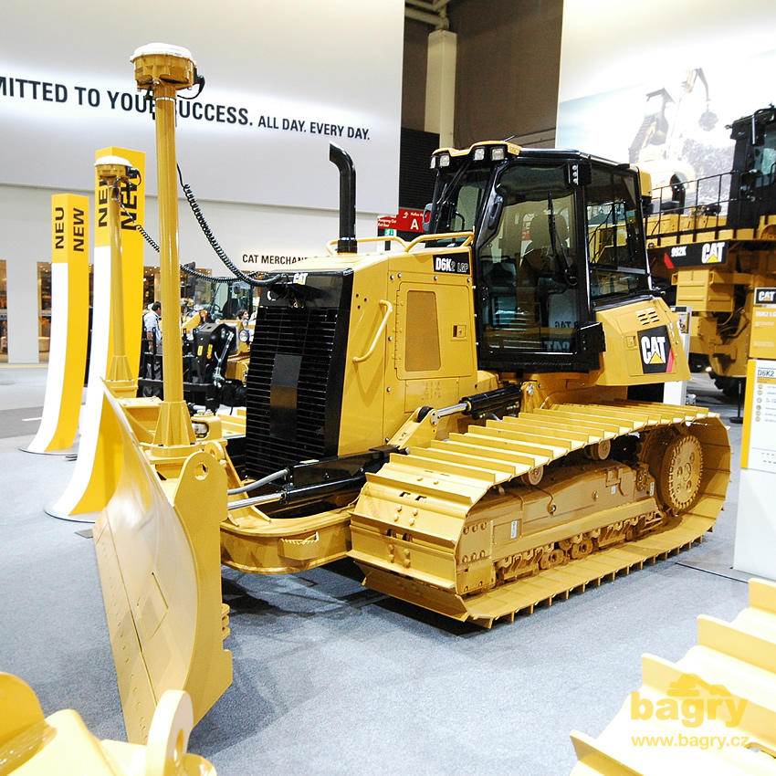 Pásový dozer Caterpillar D6K2 LGP