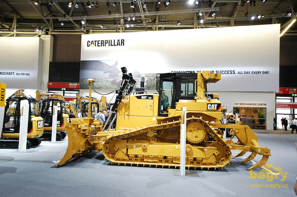 Pásový dozer Caterpillar D6T XW
