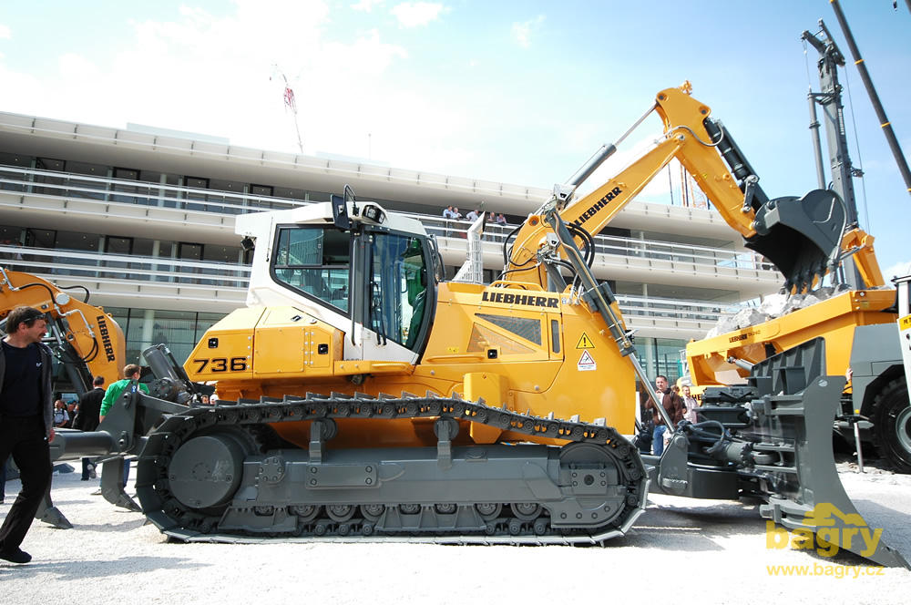 Pásový dozer Liebherr PR 736 LGP
